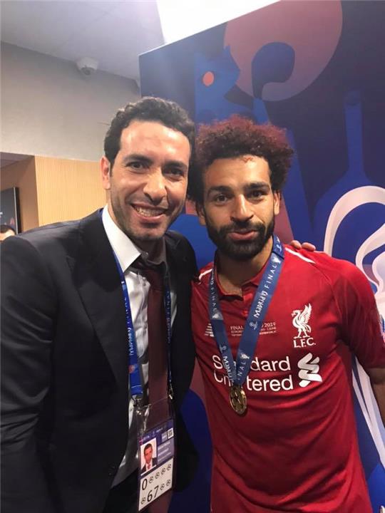 صورة محمد صلاح مع ابوتريكة بعد نهائي دوري ابطال اوروبا صورة محمد صلاح مع ابوتريكة بعد نهائي دوري ابطال اوروبا
